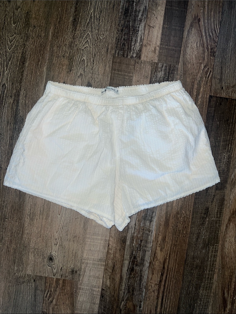 Abercrombie & Fitch White Textured Casual Shorts - Picture 1 of 2
